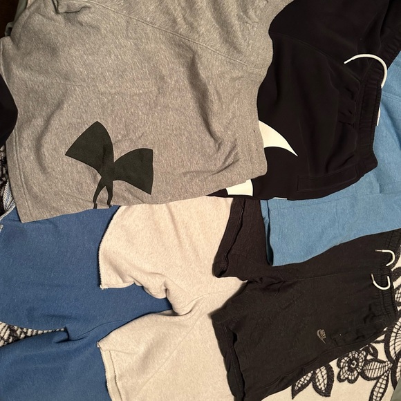 Selling some  5 Nike and 1 under armour short - Picture 4 of 4